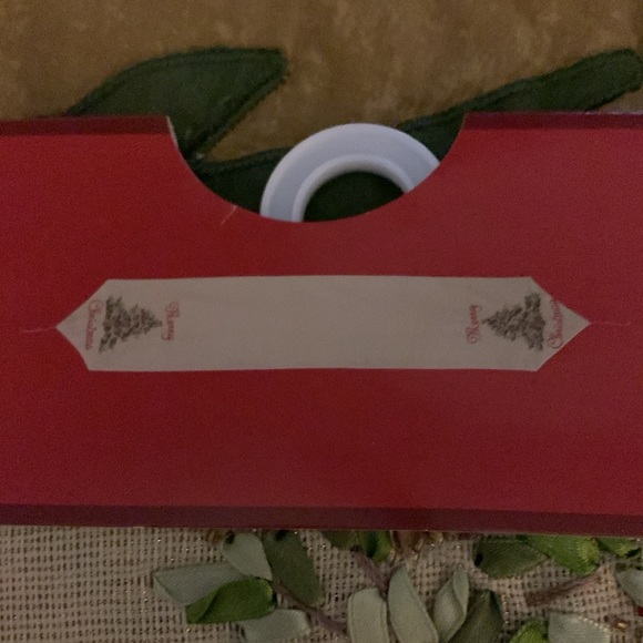 Winter Wonderland - Ribboned Christmas Table Runner - Picture 4 of 5